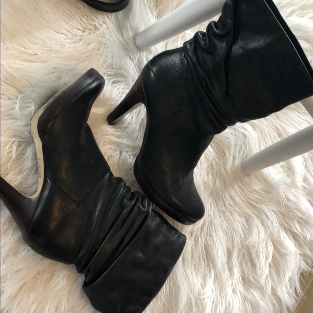 Black leather Stoneridge boots